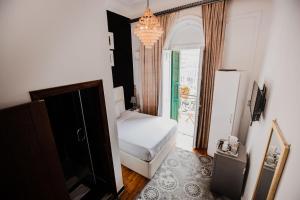 the square boutique hotel