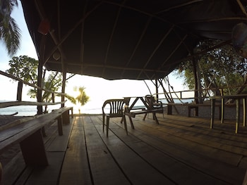 Jonny's Cabins Drake Day,Ciudad Cortes>>Bahía Drake,2.5 star