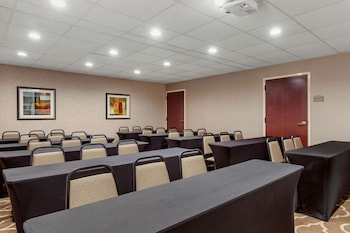 Comfort Inn & Suites Lake Norman,Cornelius>>Charlotte,2.5 star