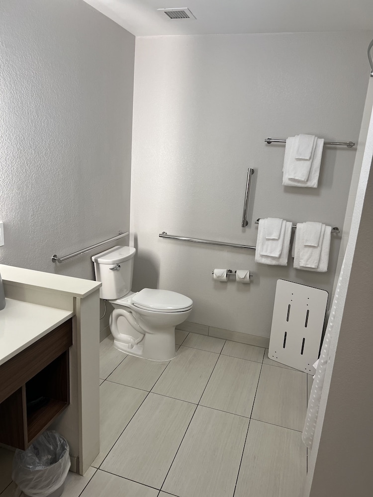 holiday inn express and suites mobile university are