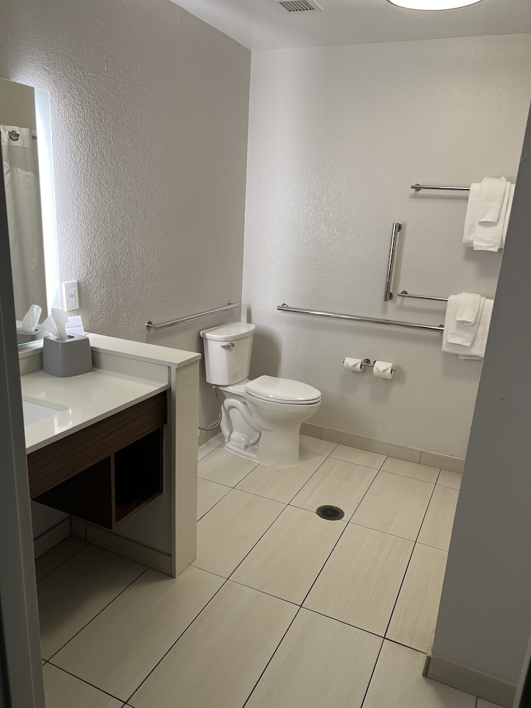 holiday inn express and suites mobile university are