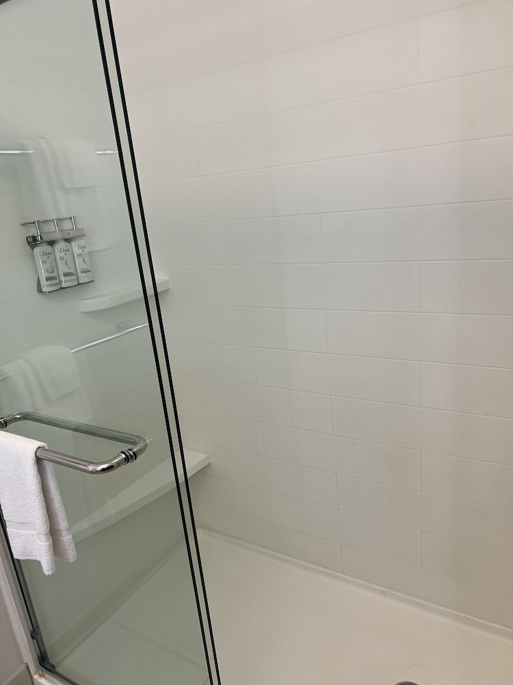 holiday inn express and suites mobile university are
