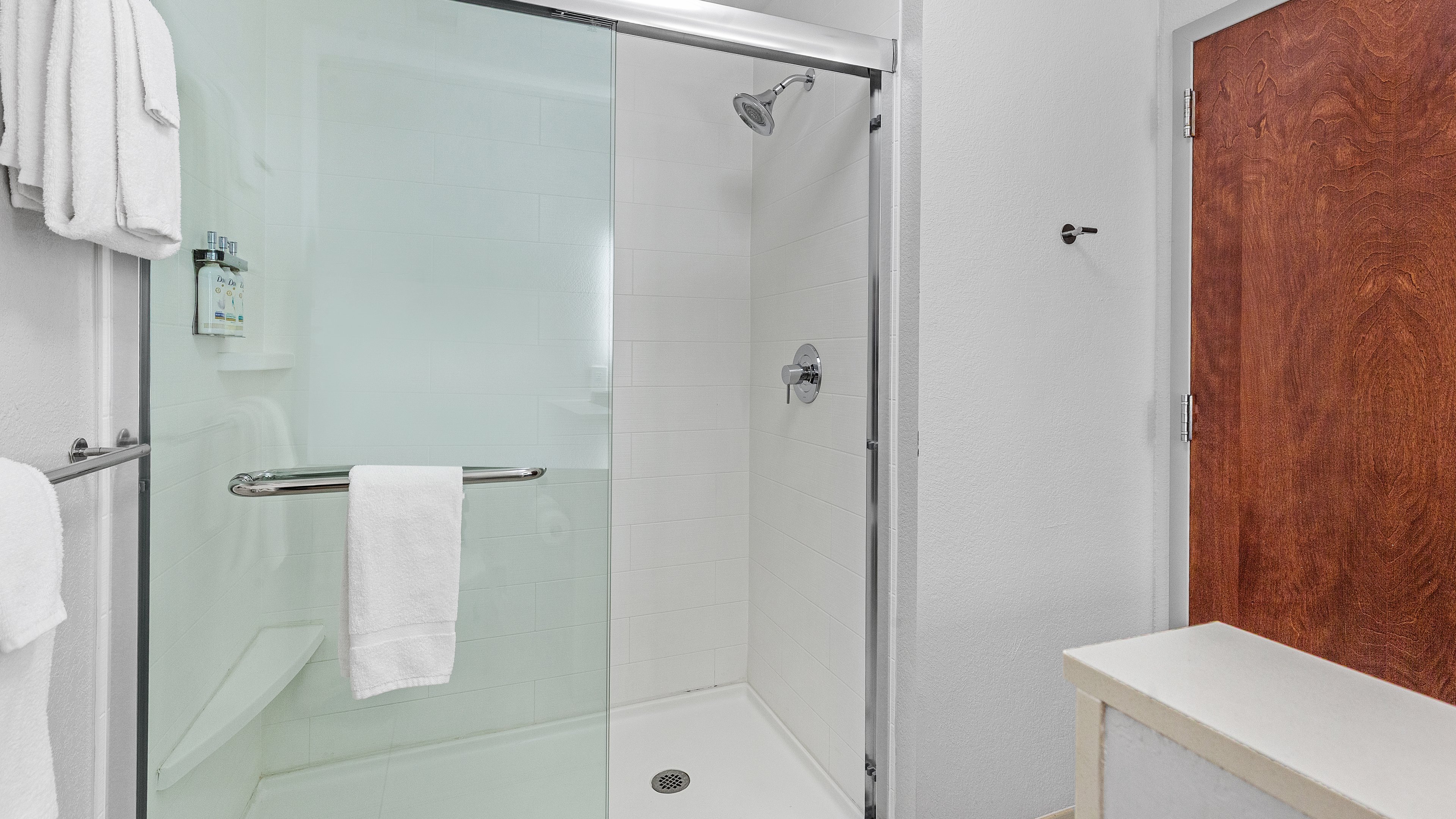 holiday inn express and suites mobile university are