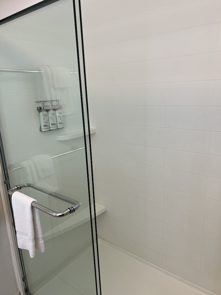 holiday inn express and suites mobile university are