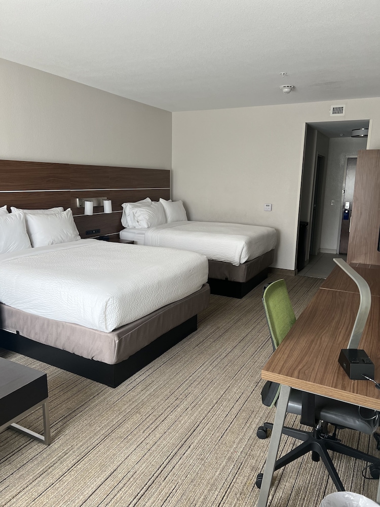 holiday inn express and suites mobile university are