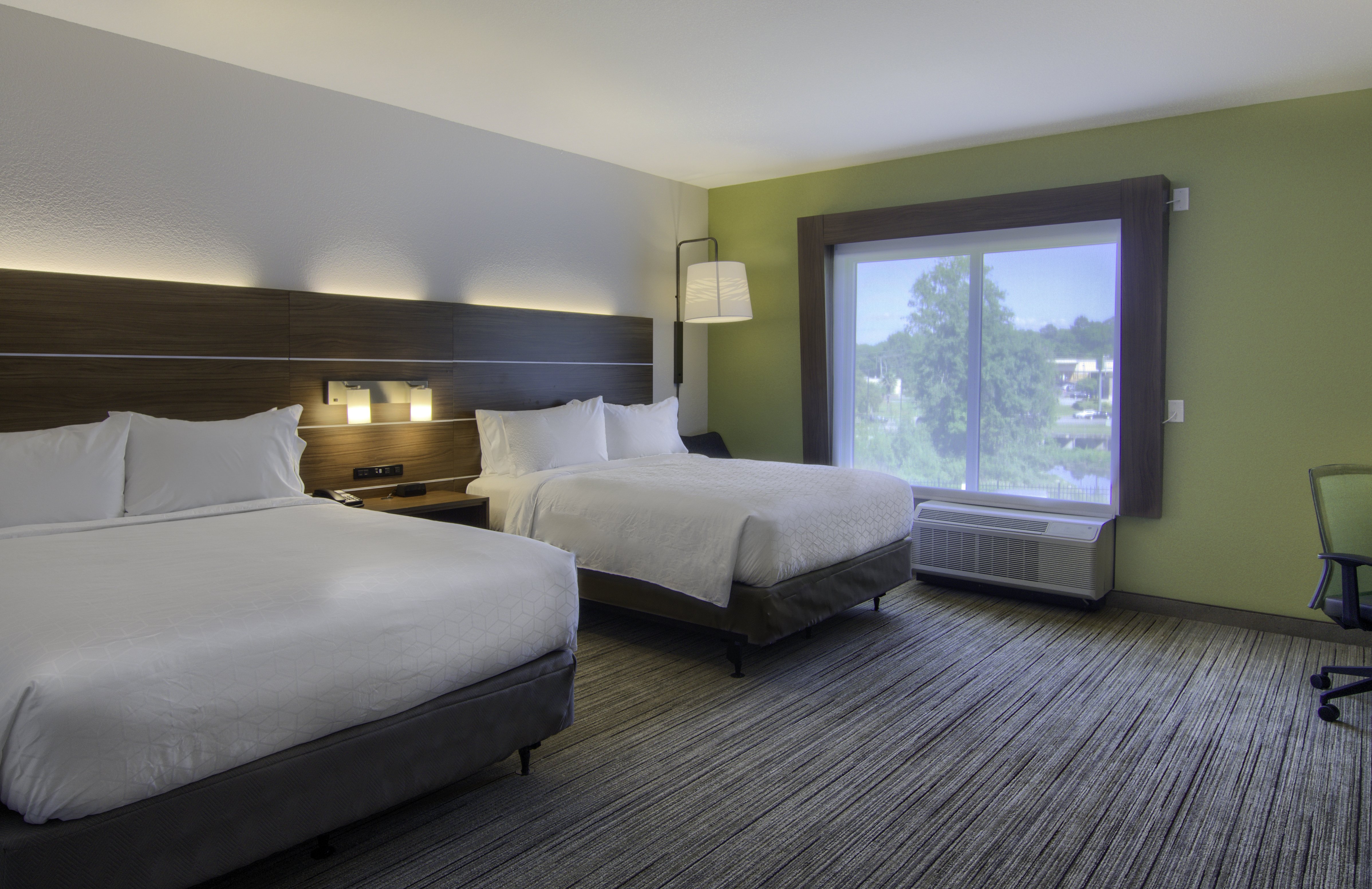 holiday inn express and suites mobile university are