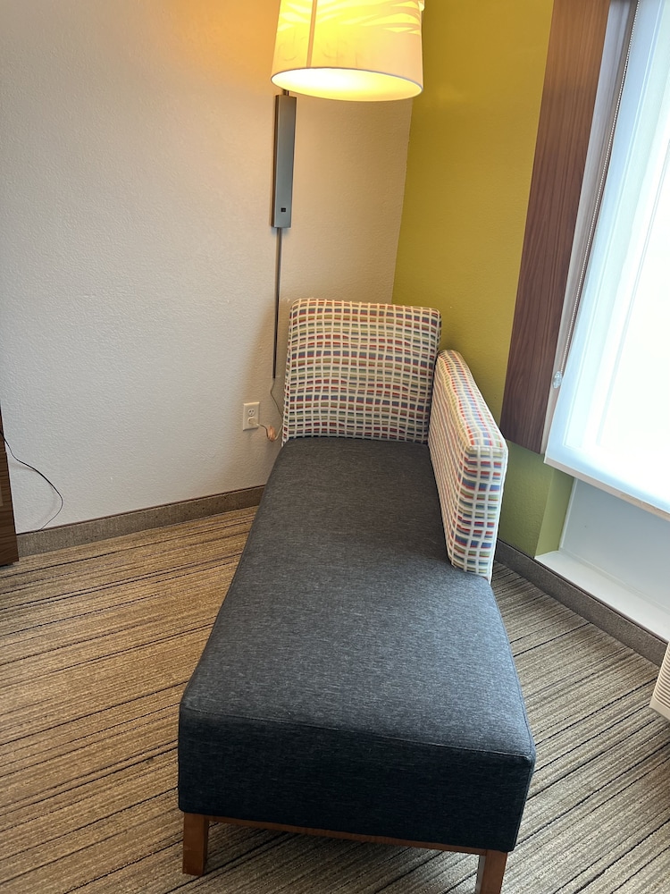 holiday inn express and suites mobile university are