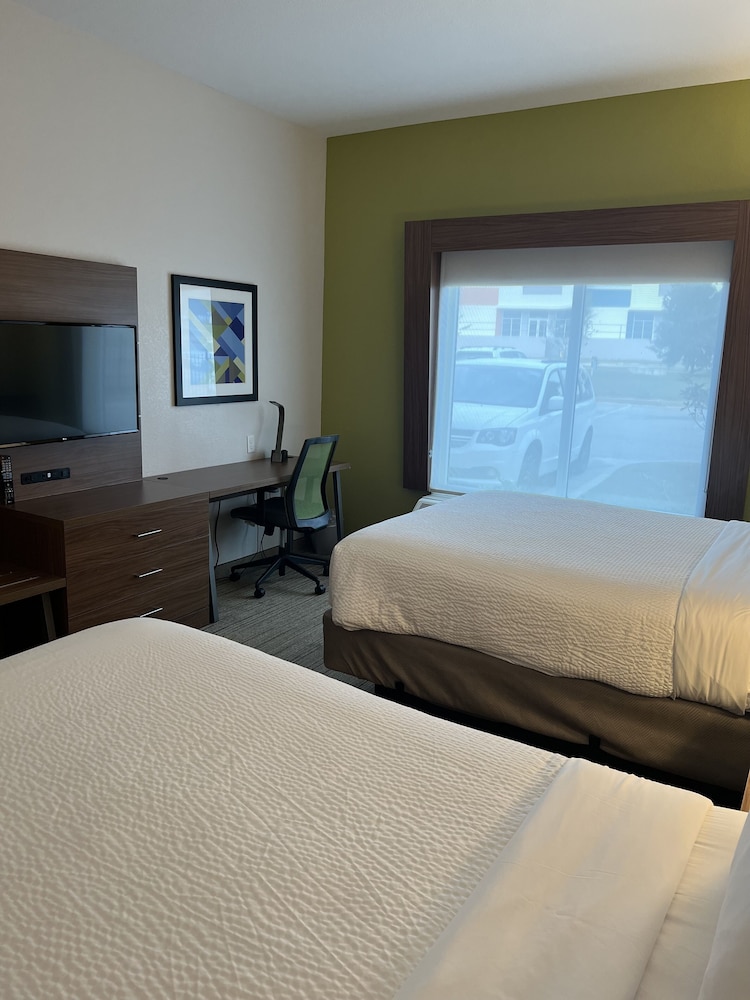 holiday inn express and suites mobile university are