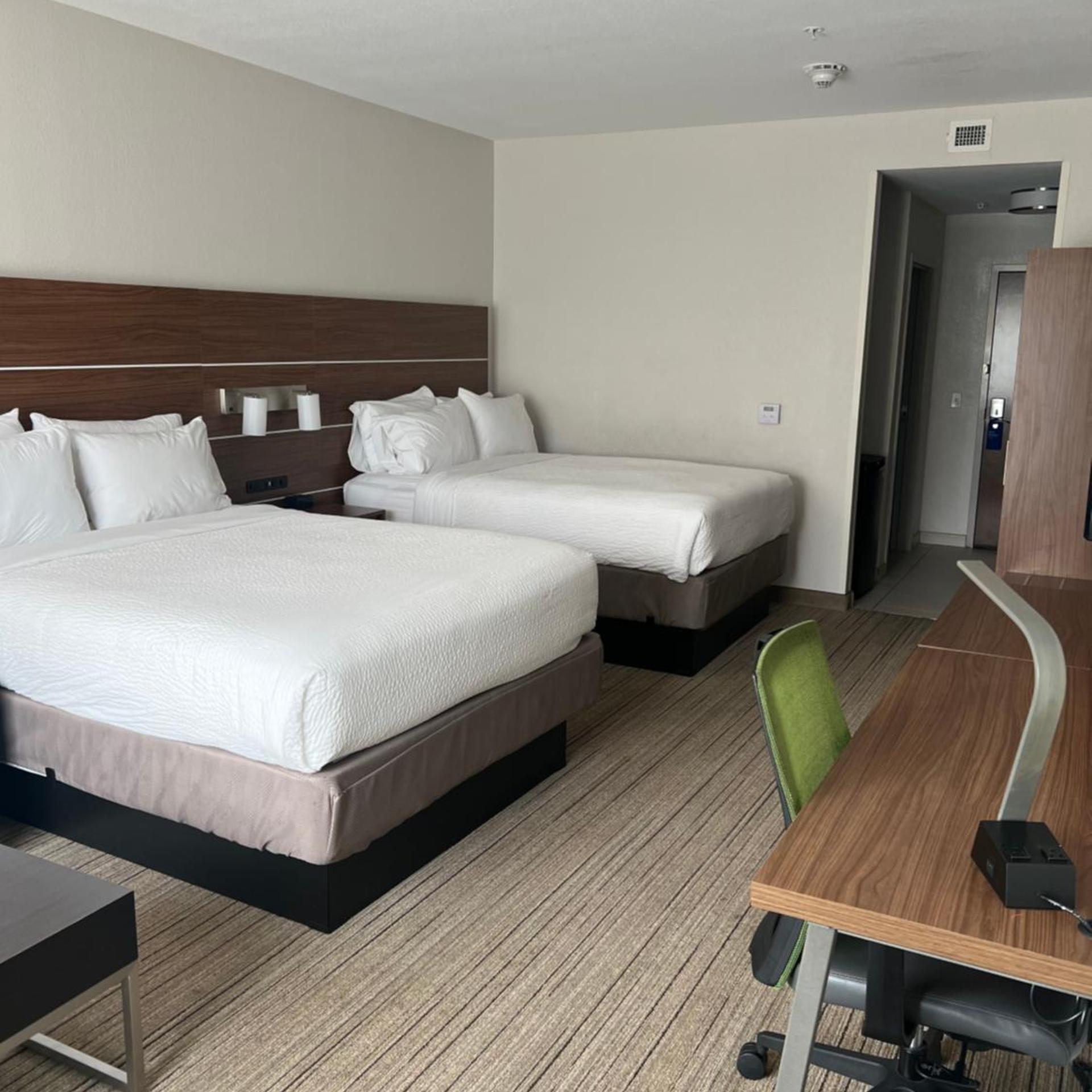 holiday inn express and suites mobile university are