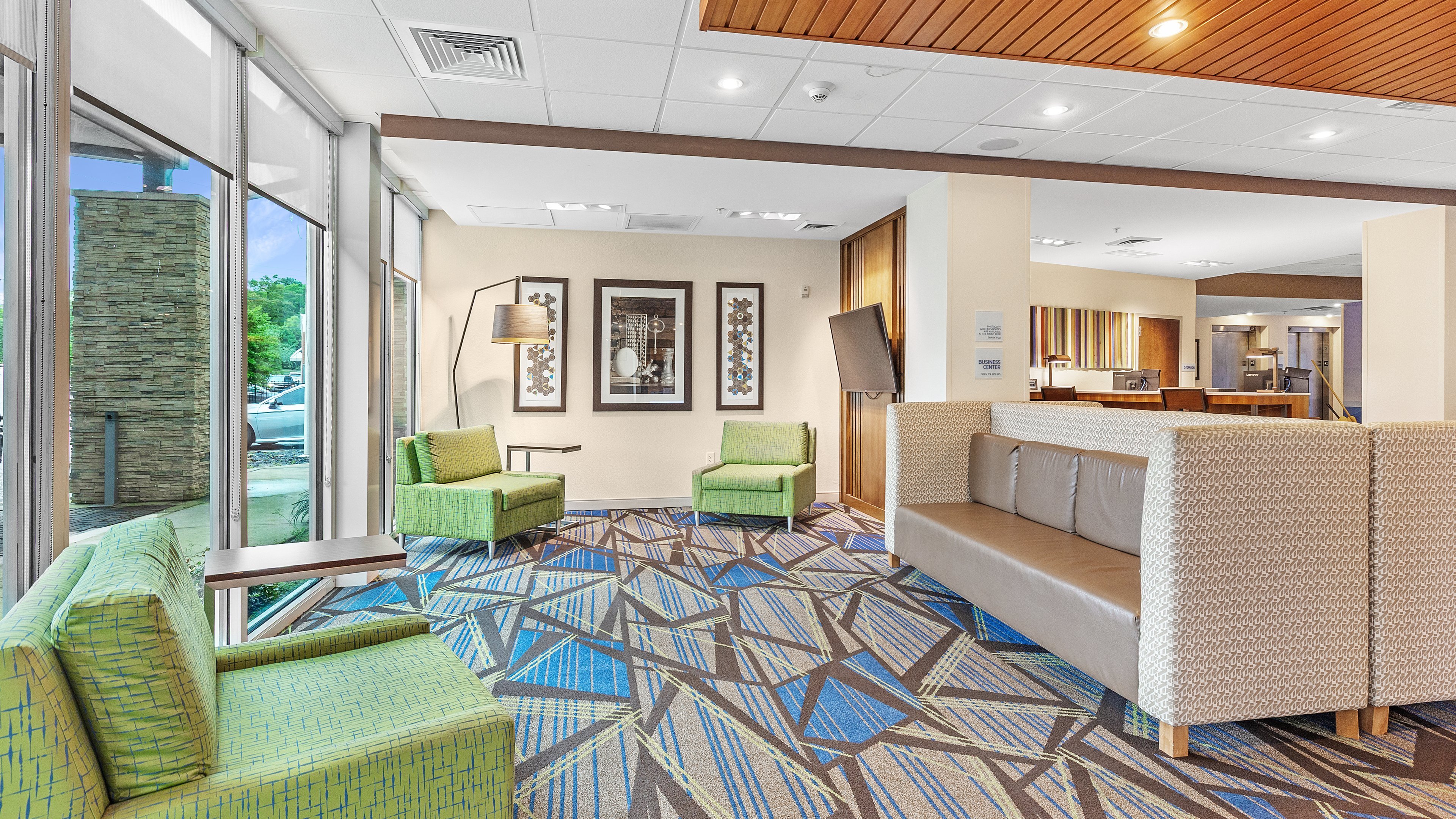 holiday inn express and suites mobile university are