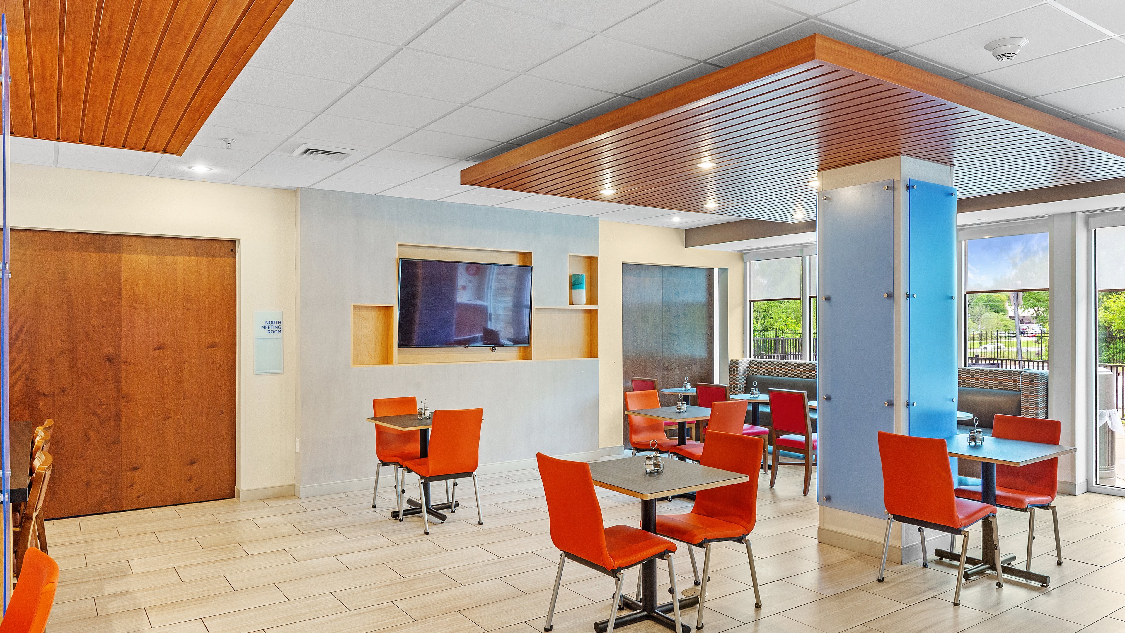 holiday inn express and suites mobile university are
