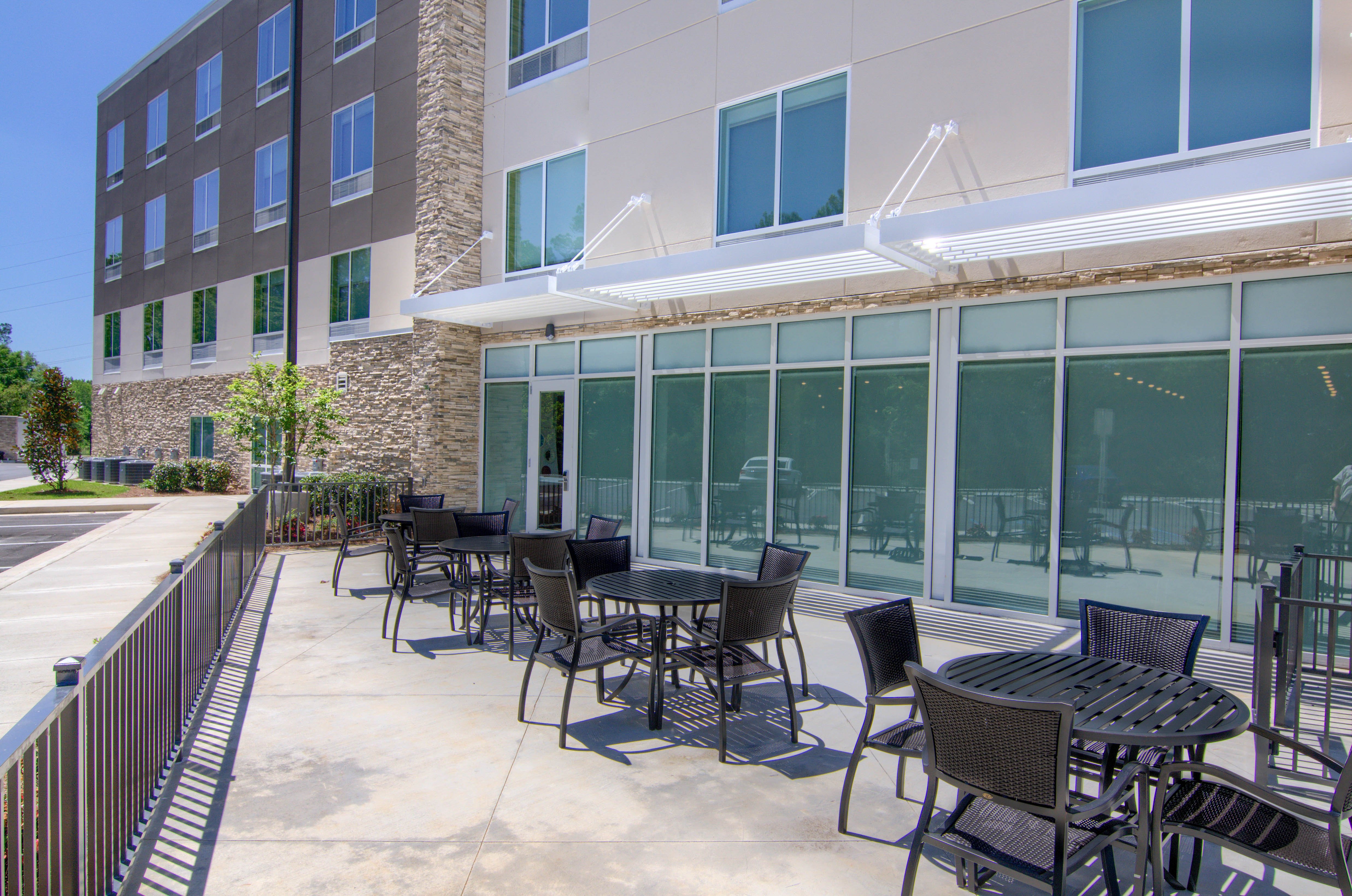 holiday inn express and suites mobile university are