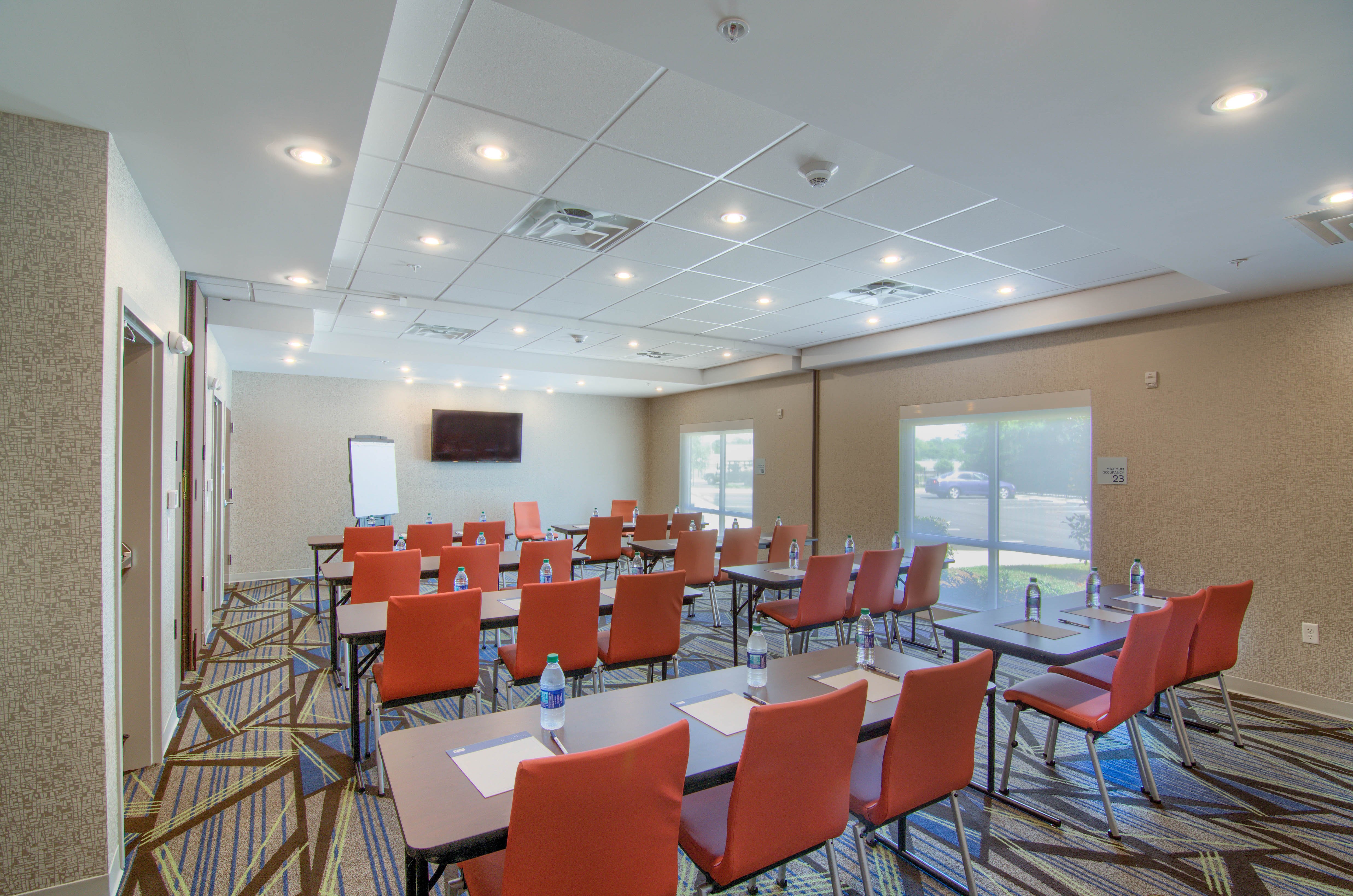 holiday inn express and suites mobile university are