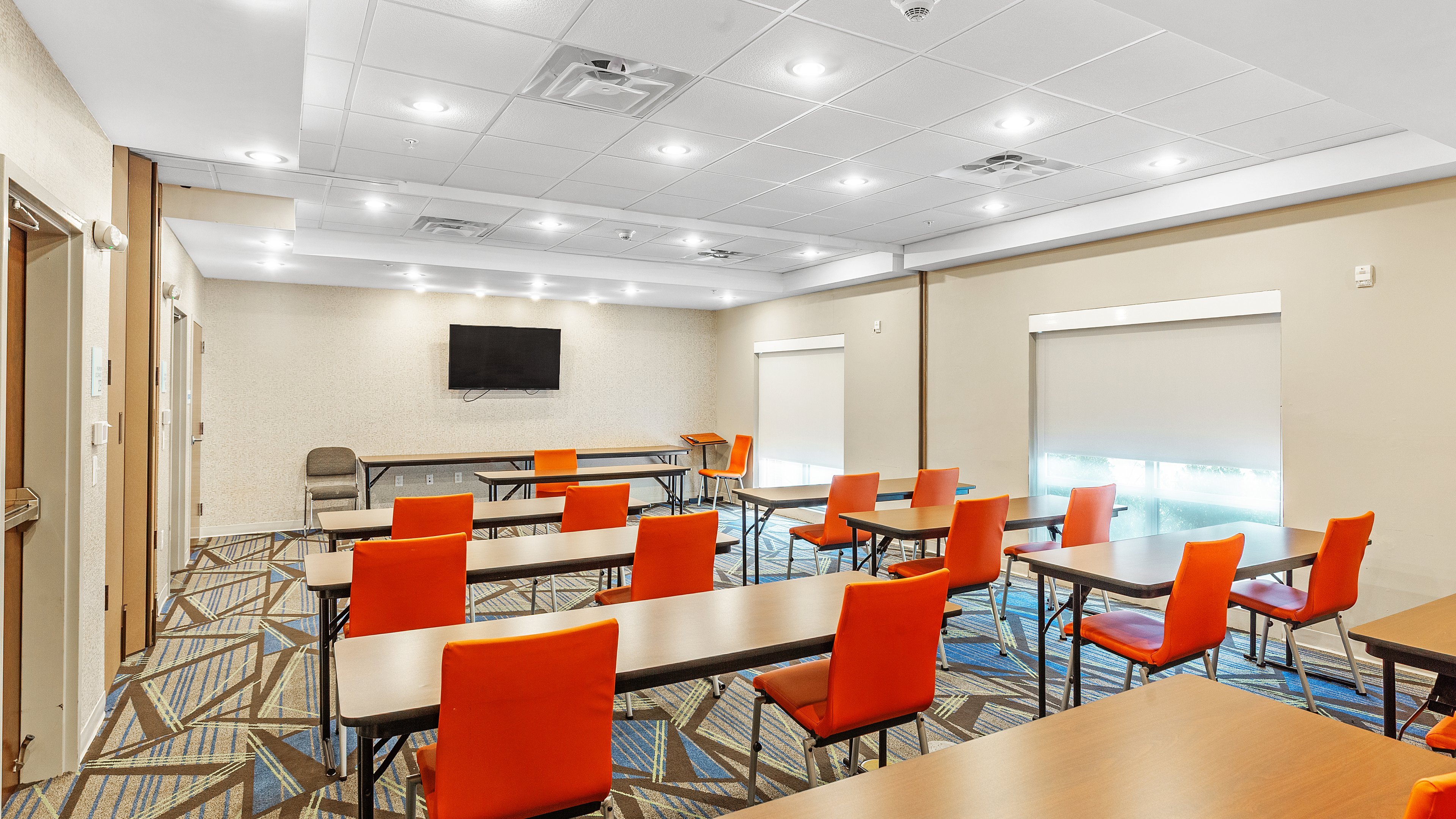 holiday inn express and suites mobile university are