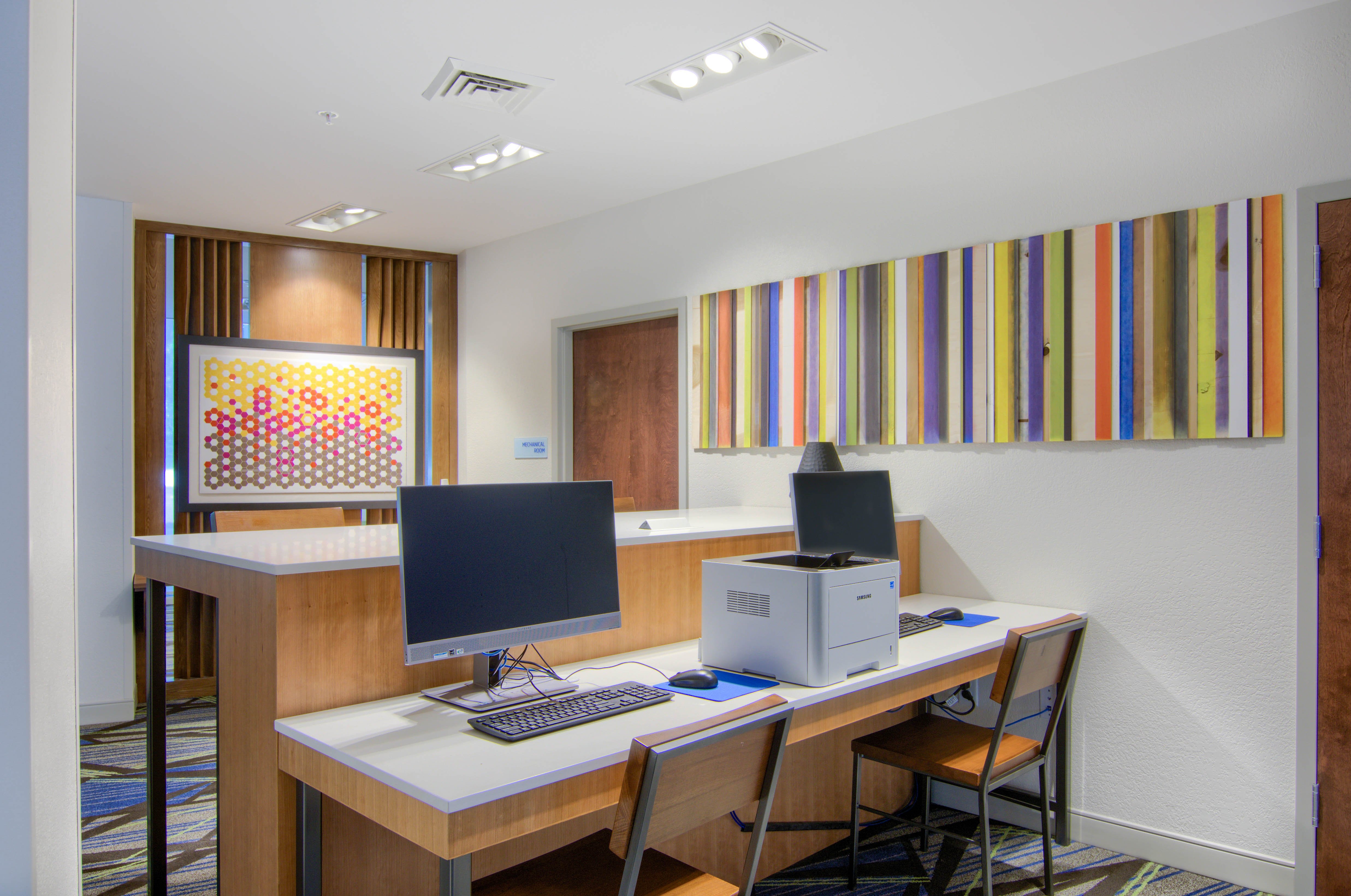holiday inn express and suites mobile university are
