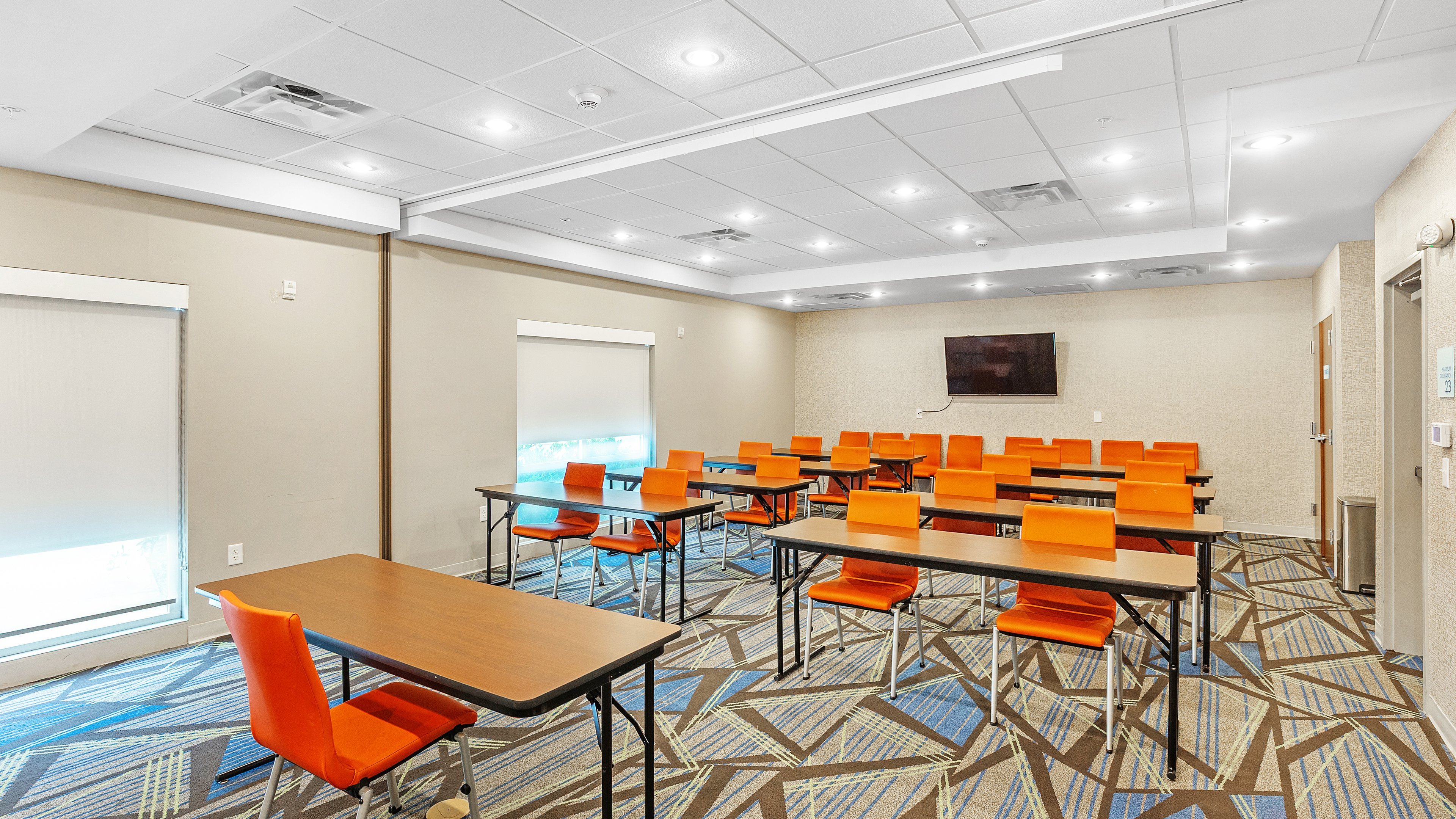 holiday inn express and suites mobile university are
