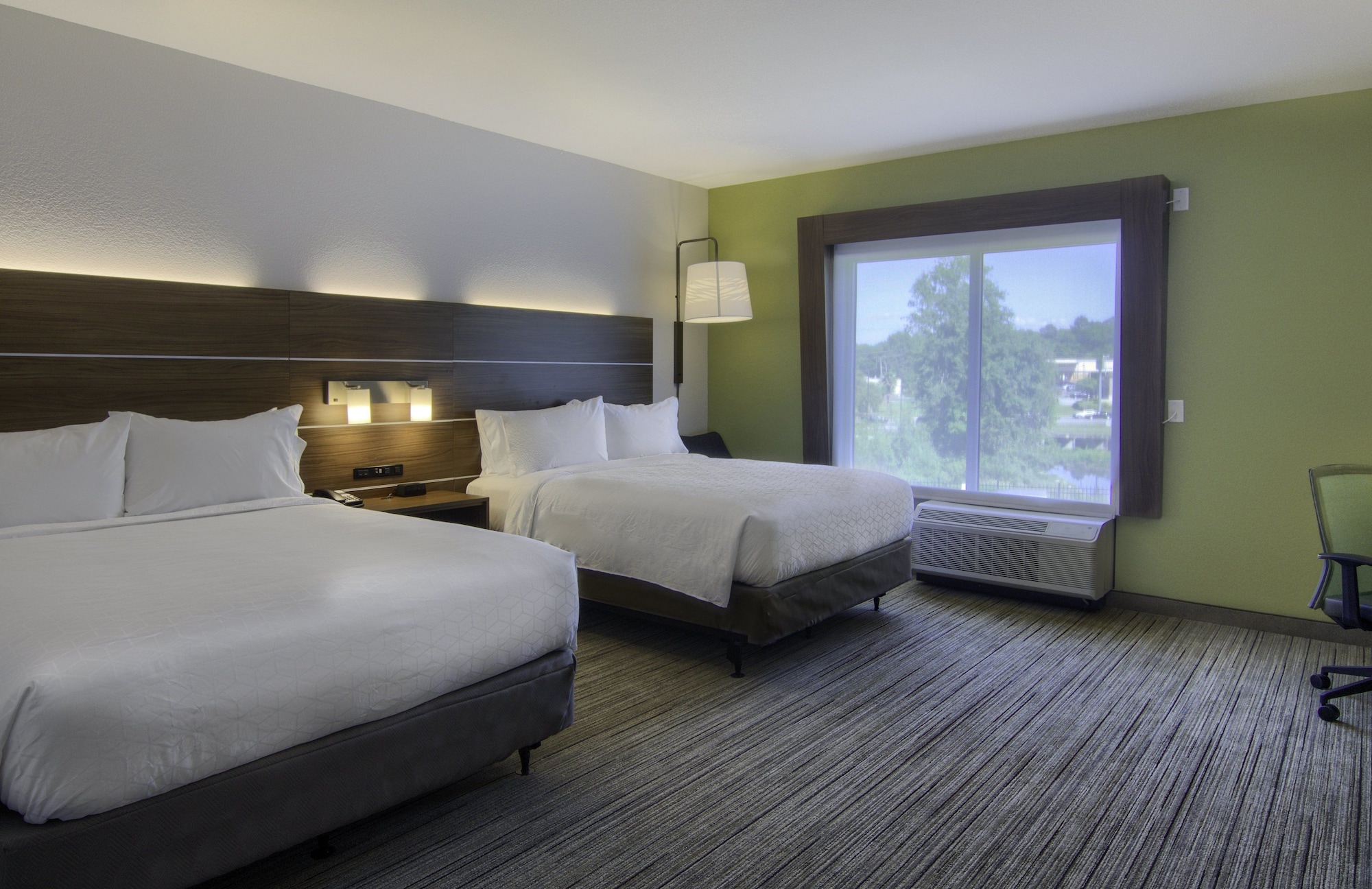 holiday inn express and suites mobile university are