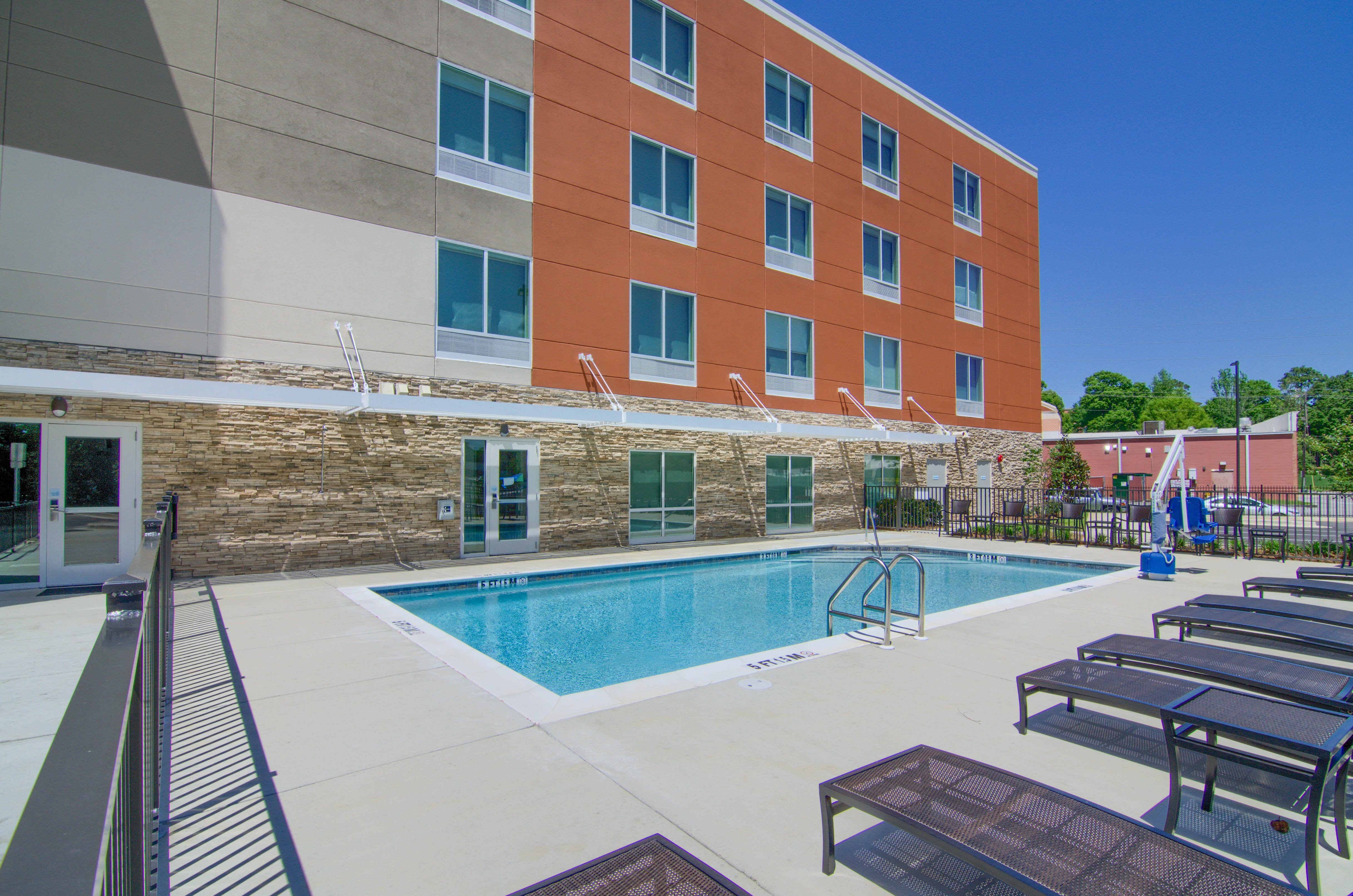 holiday inn express and suites mobile university are