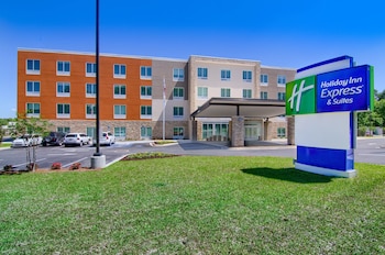 holiday inn express and suites mobile university are