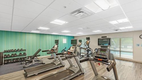 holiday inn express and suites mobile university are