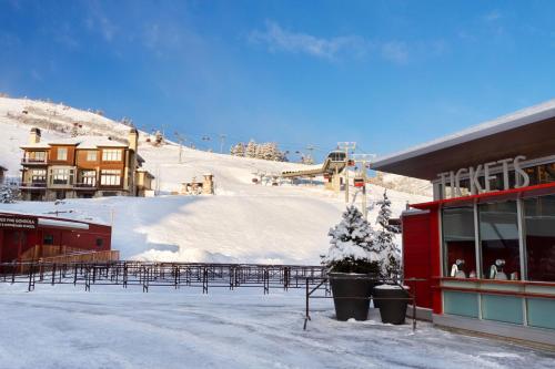 sundial lodge by all seasons resort lodging