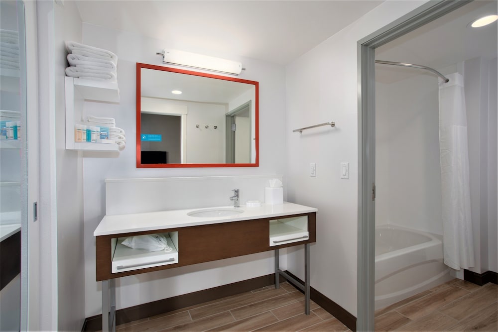 hampton inn and suites logan
