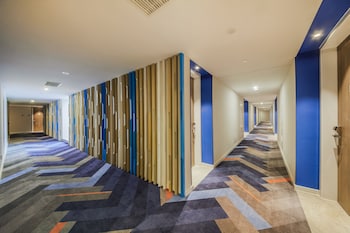 holiday inn express shanghai xuhui binjiang