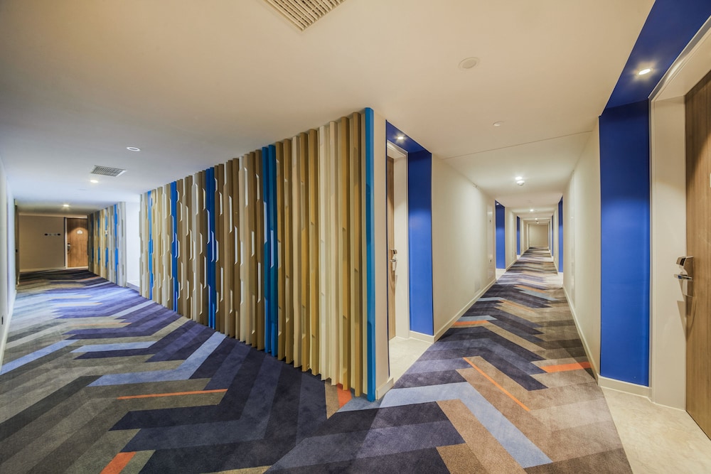 holiday inn express shanghai xuhui binjiang