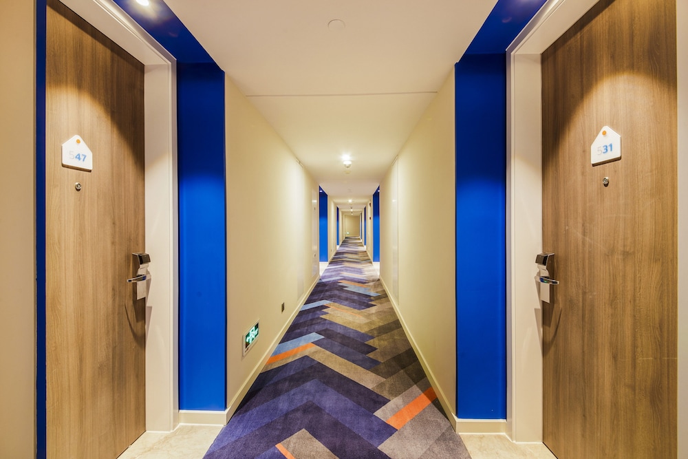 holiday inn express shanghai xuhui binjiang