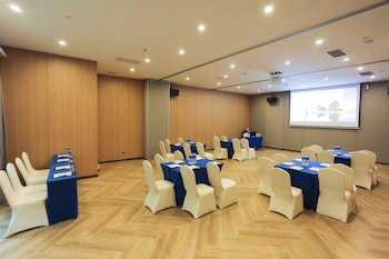 holiday inn express shanghai xuhui binjiang