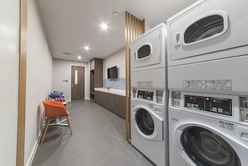holiday inn express shanghai xuhui binjiang