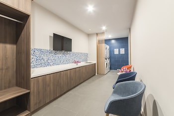 holiday inn express shanghai xuhui binjiang