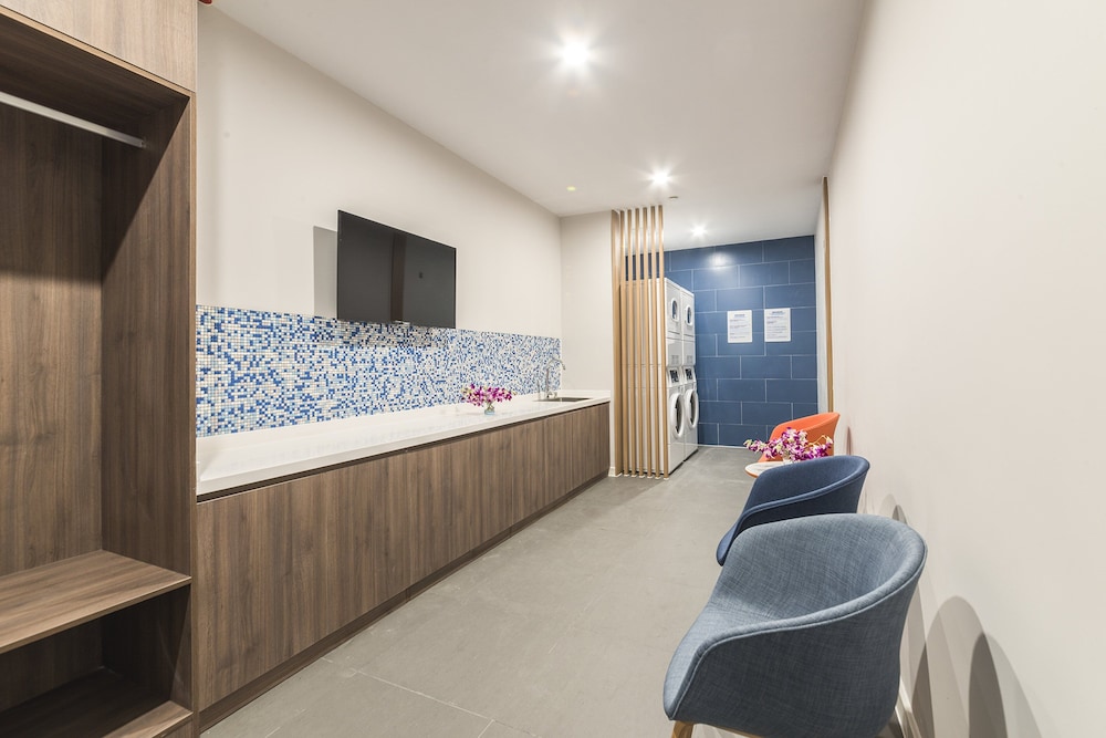 holiday inn express shanghai xuhui binjiang