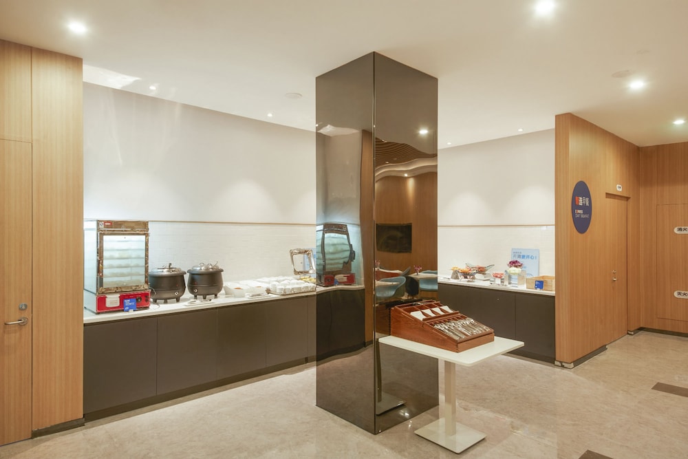 holiday inn express shanghai xuhui binjiang