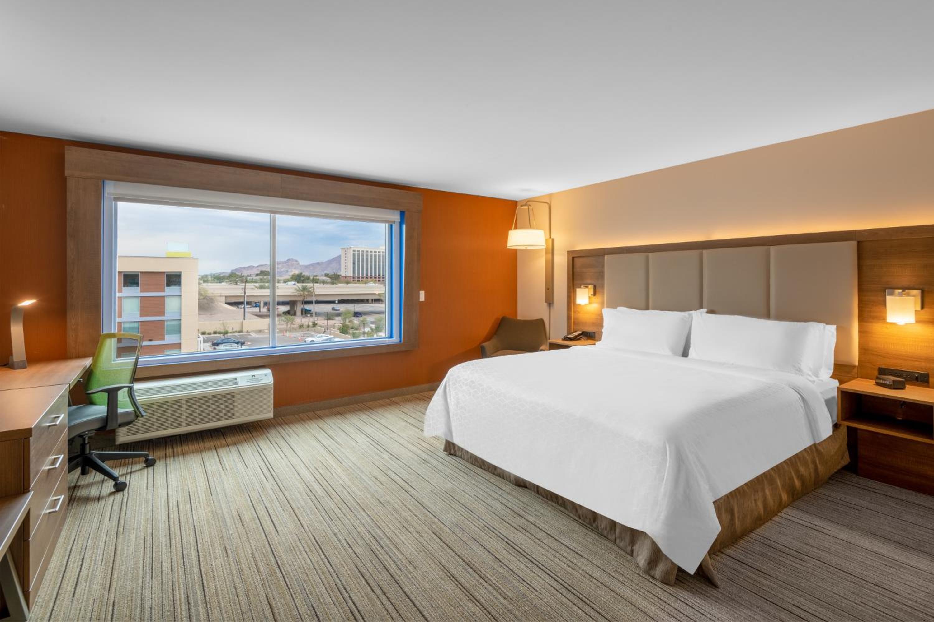 holiday inn express and suites phoenix airport no