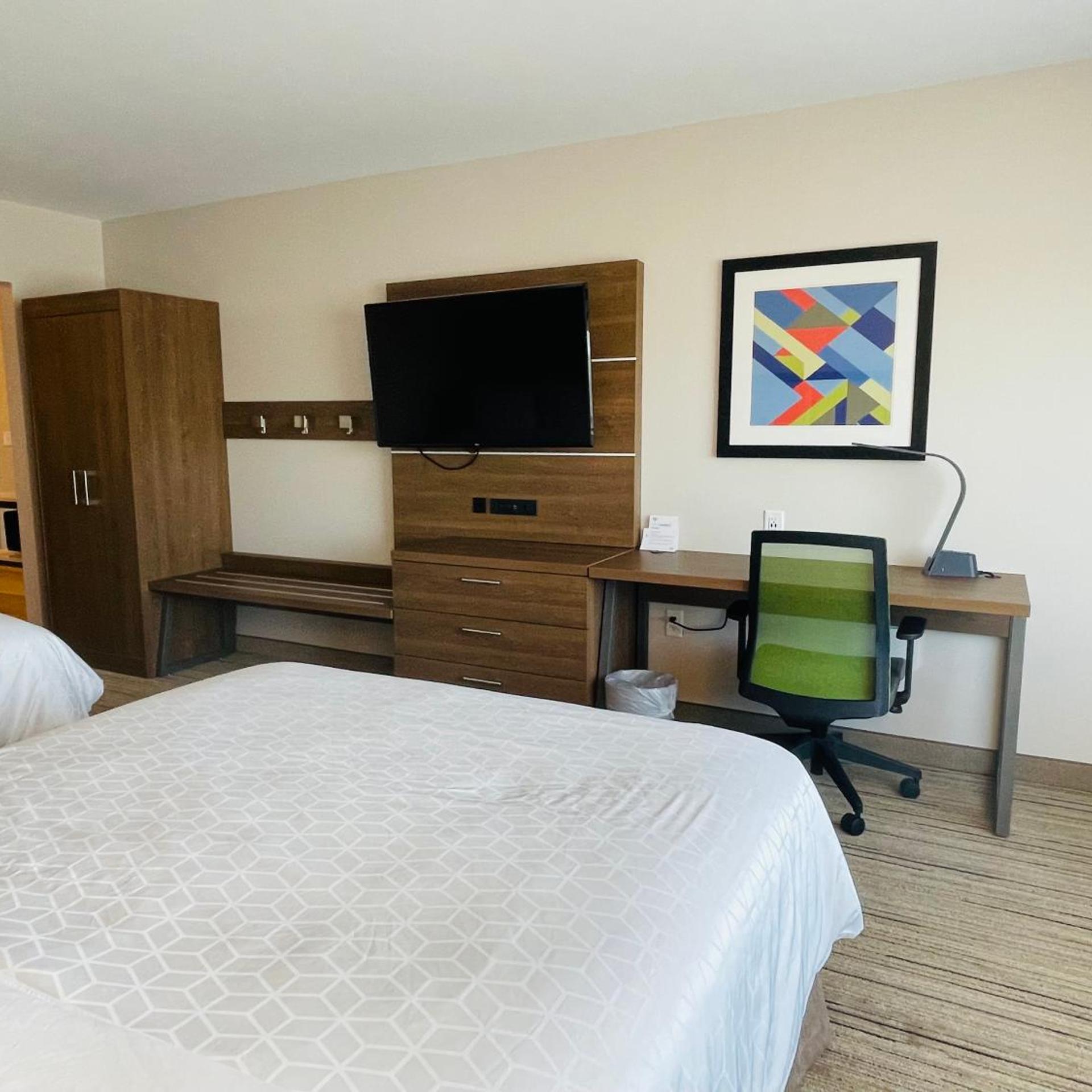 holiday inn express and suites phoenix airport no