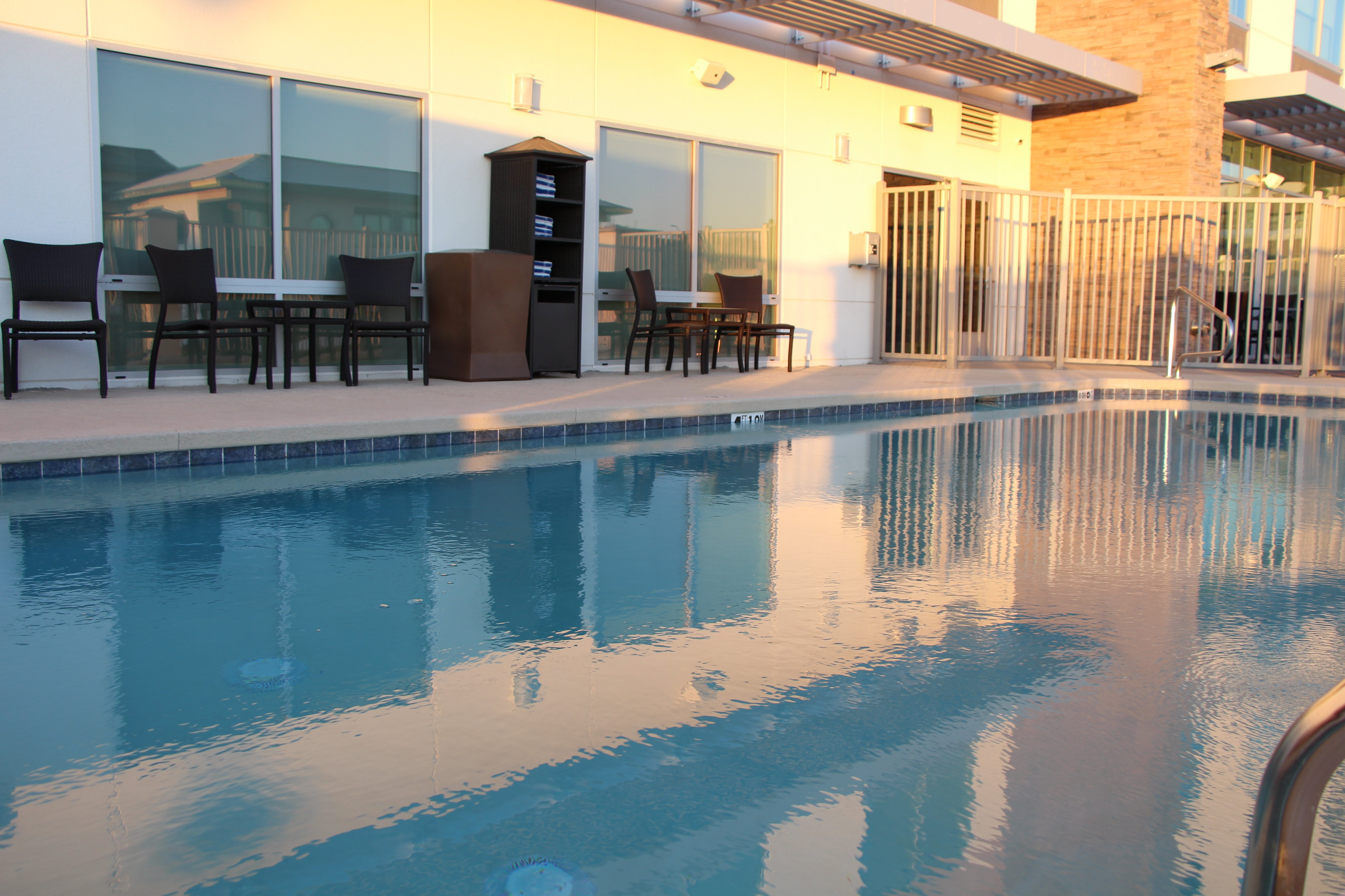 holiday inn express and suites phoenix airport no