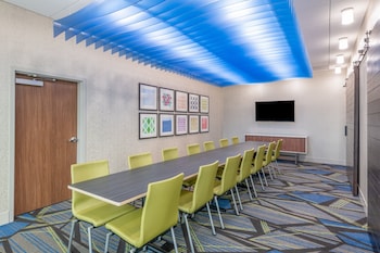 holiday inn express and suites phoenix airport no