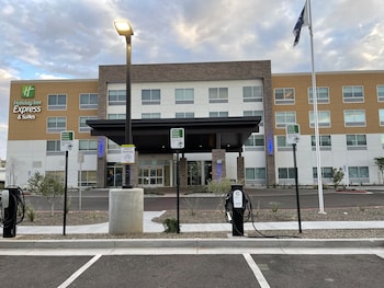 holiday inn express and suites phoenix airport no