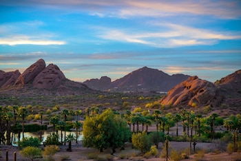 holiday inn express and suites phoenix airport no