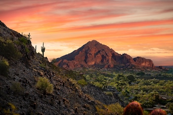 holiday inn express and suites phoenix airport no