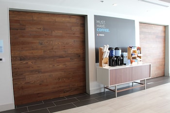holiday inn express and suites phoenix airport no