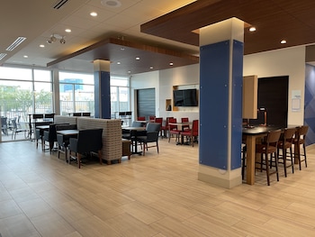 holiday inn express and suites phoenix airport no
