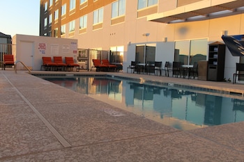 holiday inn express and suites phoenix airport no