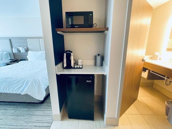 holiday inn express and suites phoenix airport no