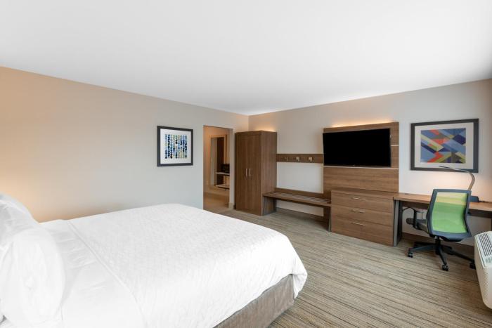 holiday inn express and suites phoenix airport no