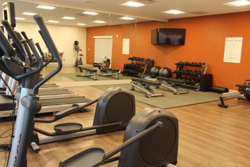 holiday inn express and suites phoenix airport no