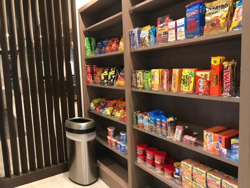 holiday inn express and suites phoenix airport no