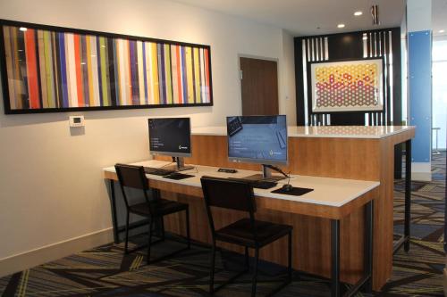 holiday inn express and suites phoenix airport no