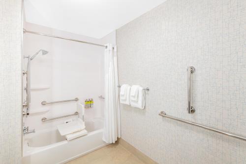 holiday inn express and suites phoenix airport no